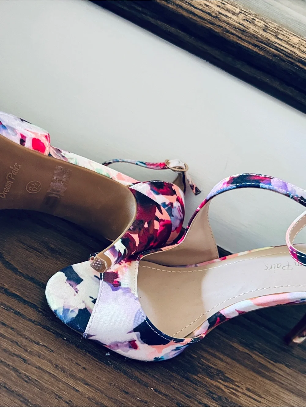 Dream Pairs Floral Strappy Heels – Size 6.5
